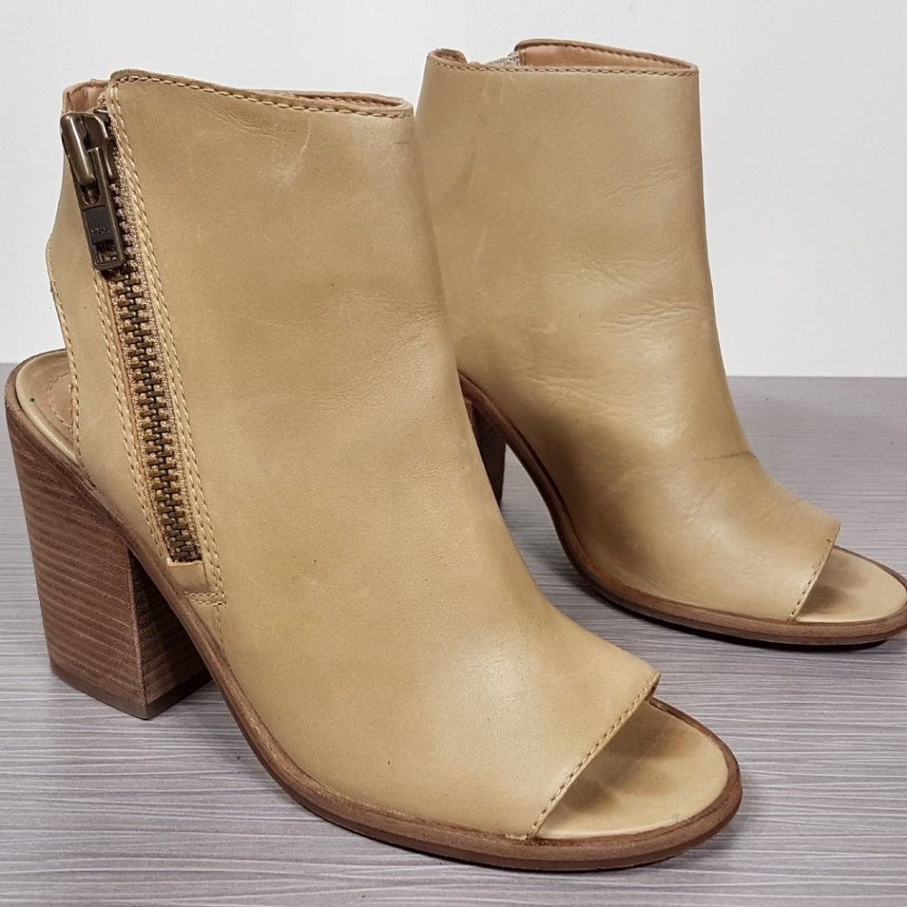 Steve Madden Terraa Natural Leather Peep-Toe Booties Natural Womens Size 6